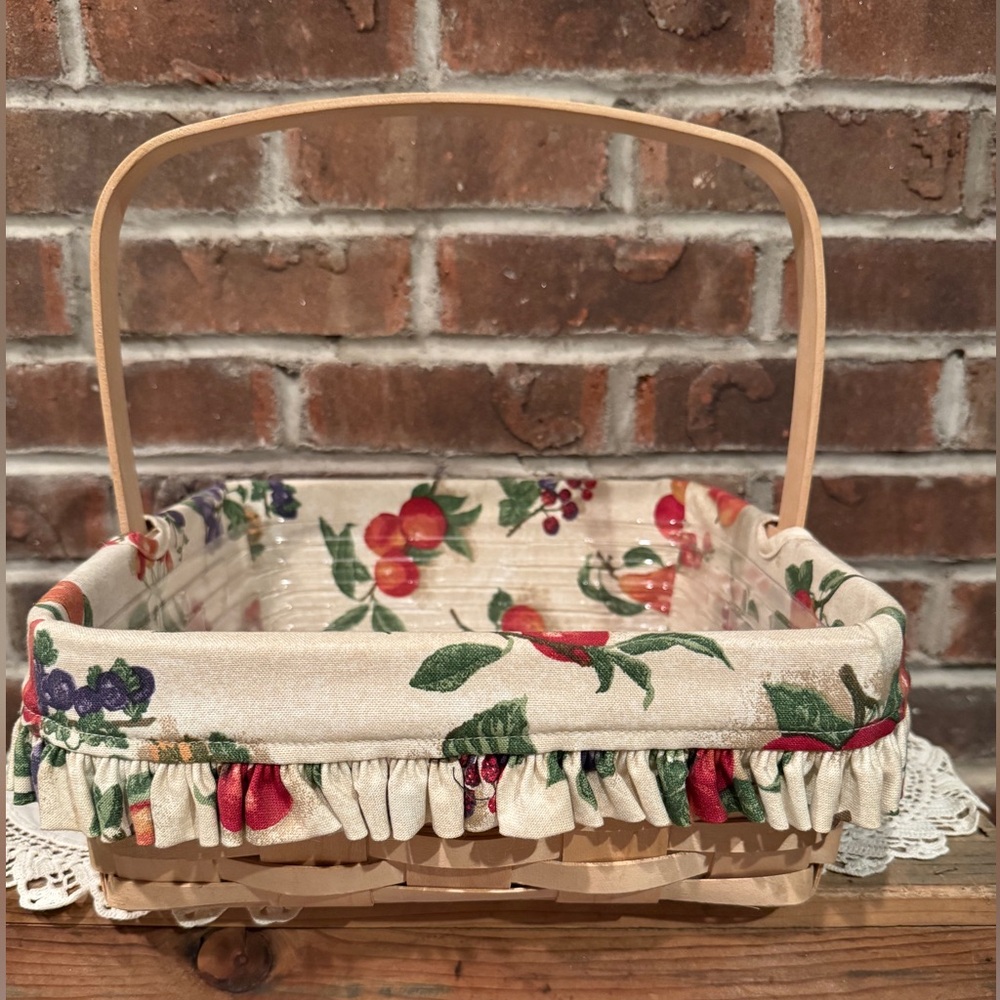 1998 Longaberger natural pie basket, liner, and protector with stationary handle